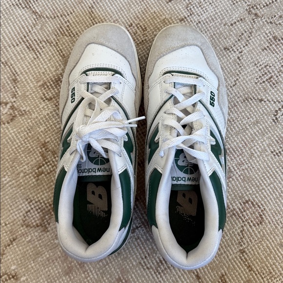 New Balance 550
Size 7.5 (women)
White/Green leather
Excellent condition - Picture 2 of 6